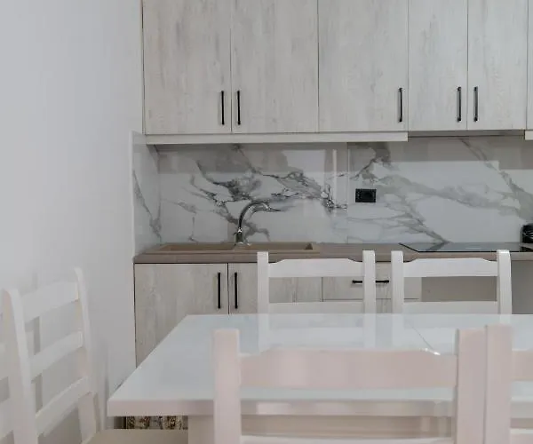 Ledjo Flats * Sarandë