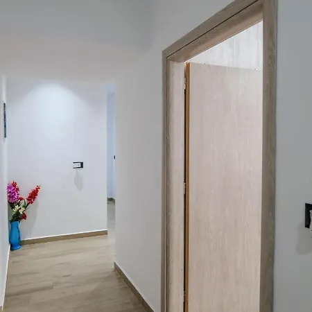 Apartment Ledjo Flats *