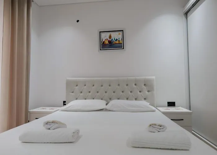 Ledjo Flats Apartament *